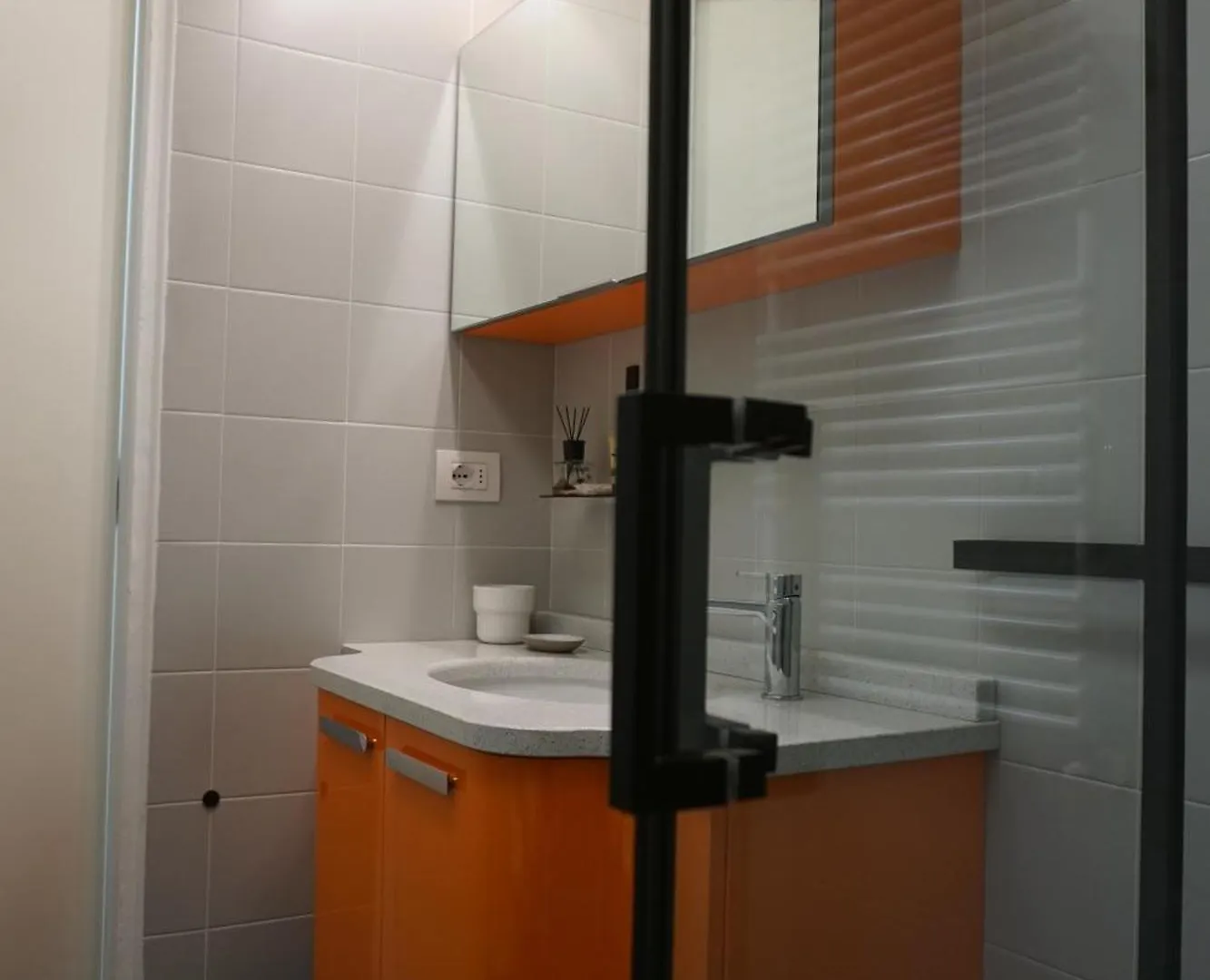 Milan Space Loft - Apartment Close To M5 Subway - Free Parking - Sky & Netflix Tv