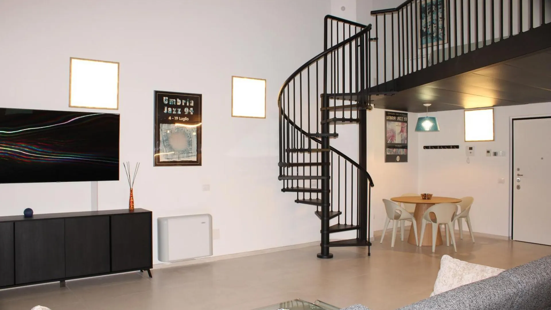 Milan Space Loft - Apartment Close To M5 Subway - Free Parking - Sky & Netflix Tv 0*,  Italien