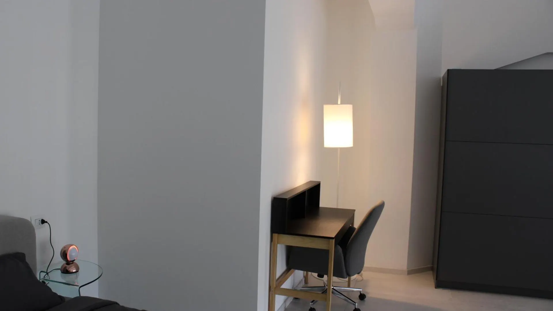 Milan Space Loft - Apartment Close To M5 Subway - Free Parking - Sky & Netflix Tv